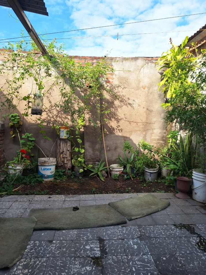 CASA EN CALLE ALSINA 900 a mts BARRIO SUR