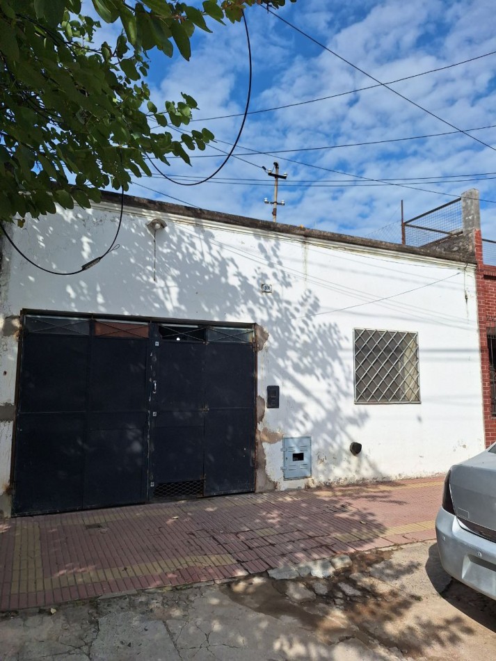 CASA EN CALLE ALSINA 900 a mts BARRIO SUR