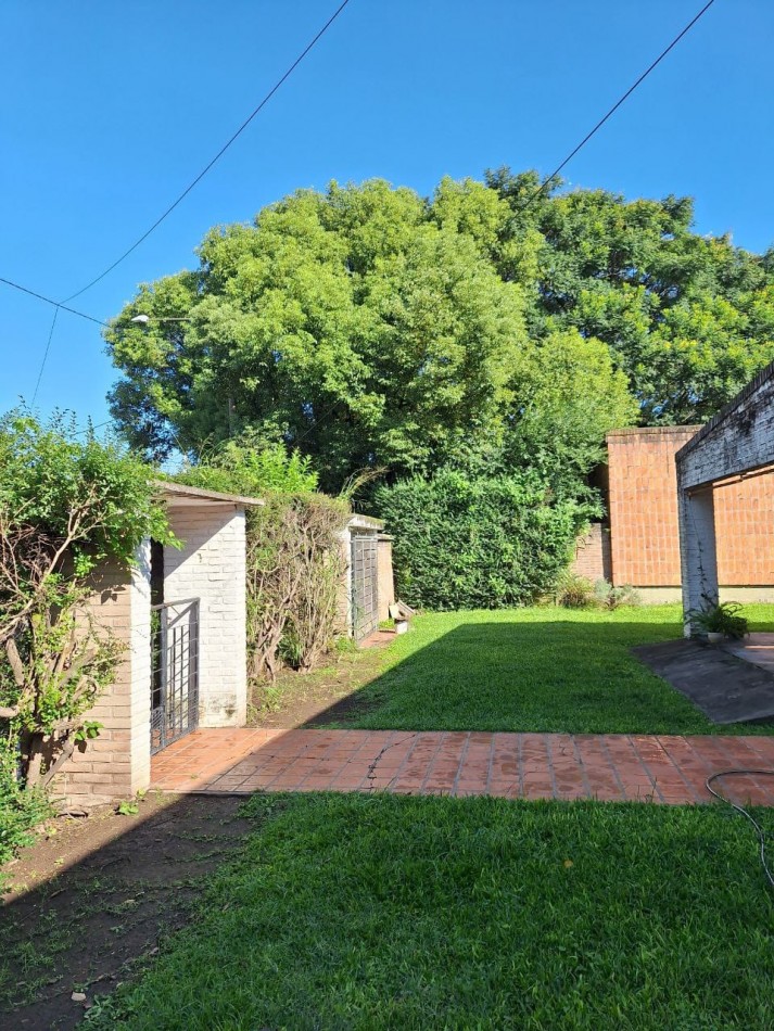 HERMOSA CASA UBICADA EN CALLE LOS ALISOS 1300 YERBA BUENA