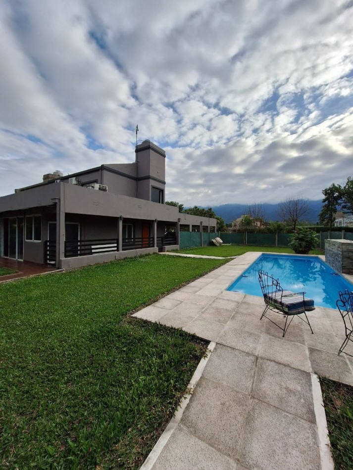 Casa en Barrio Privado Casas de Campo YERBA BUENA