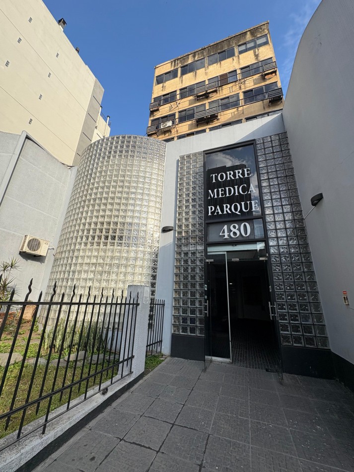CONSULTORIO EN "TORRE MEDICA PARQUE" - BALCARCE 480 B° NORTE SMT