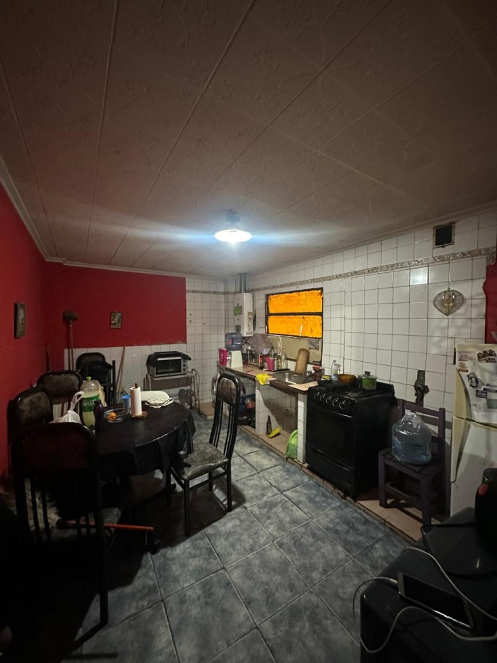 VIVIENDA VILLA ALEM - PJE PRIMERA JUNTA 1100 (A dos cuadras Av. Roca al 1000)
