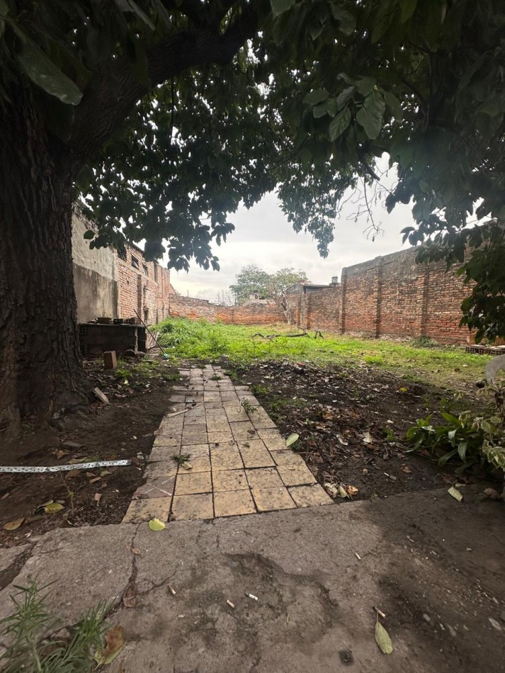 VIVIENDA VILLA ALEM - PJE PRIMERA JUNTA 1100 (A dos cuadras Av. Roca al 1000)