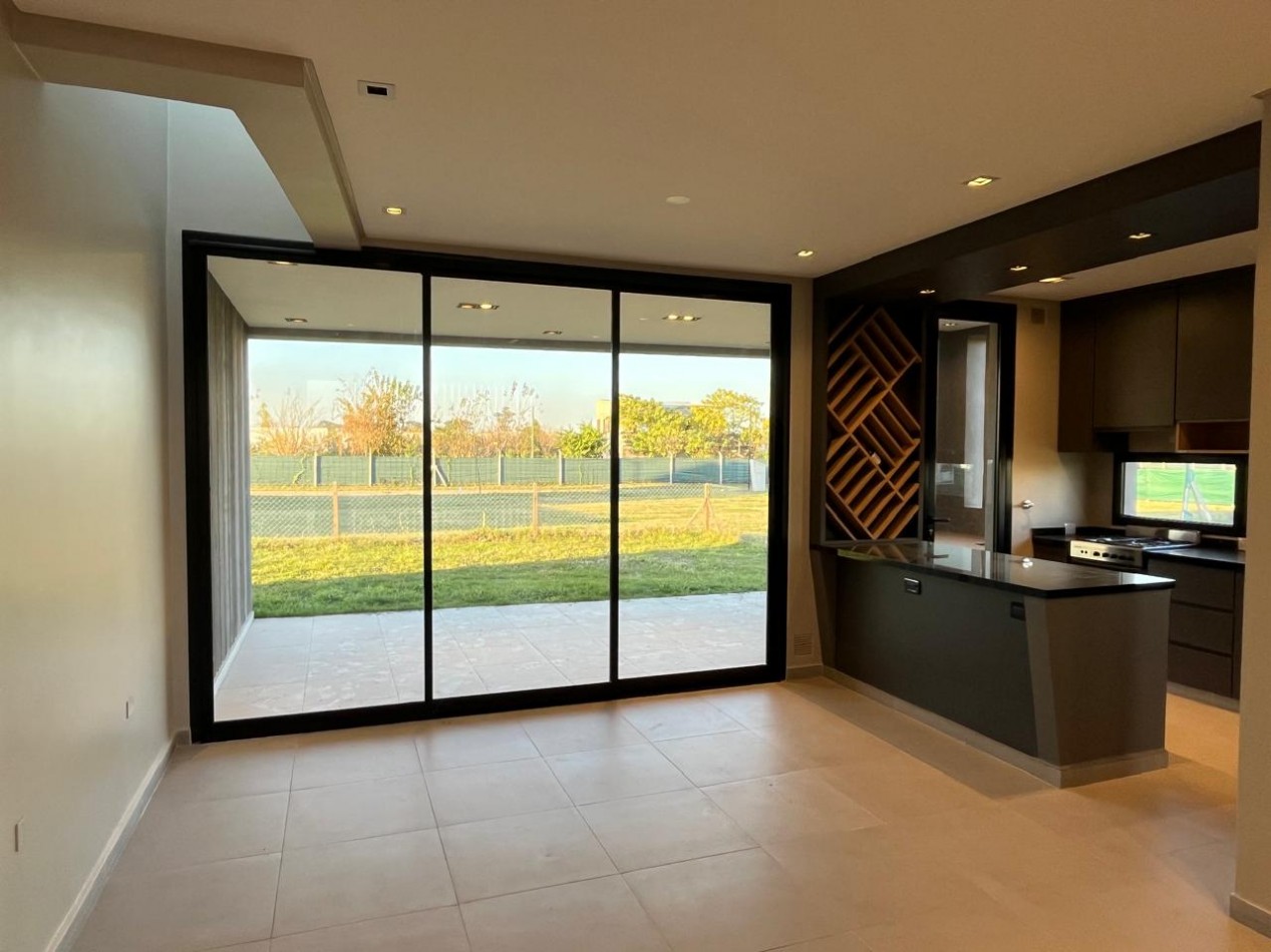 CASA A ESTRENAR - COUNTRY VIENTO SUR