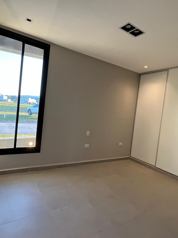 CASA A ESTRENAR - COUNTRY VIENTO SUR