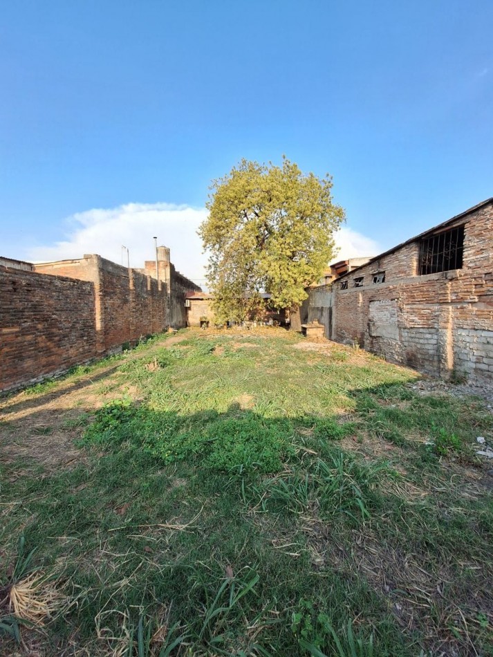 VIVIENDA VILLA ALEM - PJE PRIMERA JUNTA 1100 (A dos cuadras Av. Roca al 1000)