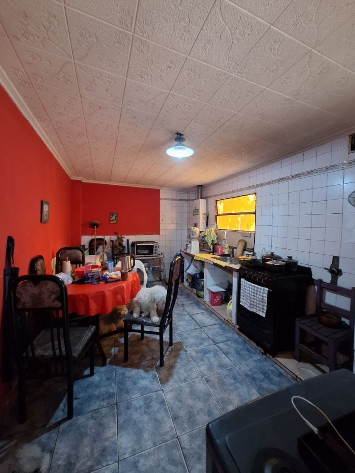 VIVIENDA VILLA ALEM - PJE PRIMERA JUNTA 1100 (A dos cuadras Av. Roca al 1000)
