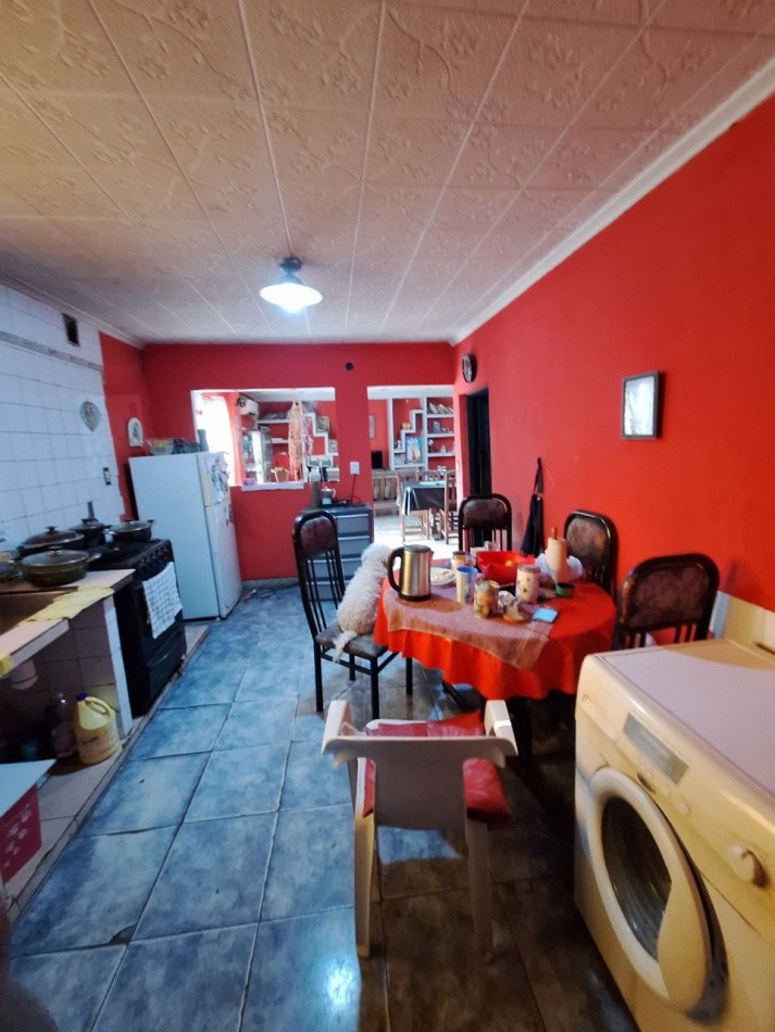 VIVIENDA VILLA ALEM - PJE PRIMERA JUNTA 1100 (A dos cuadras Av. Roca al 1000)