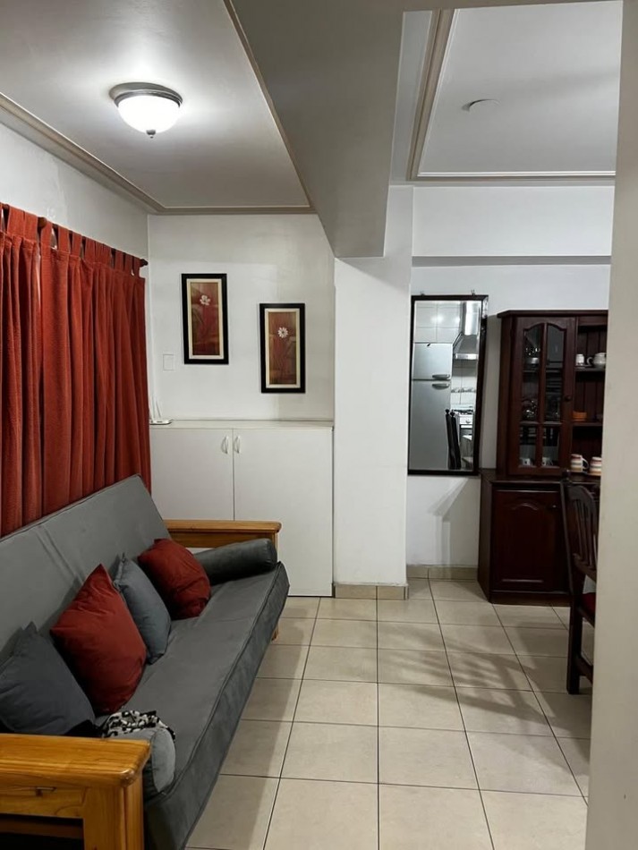 DPTO 1 DORMITORIO C/BALCON AL FRENTE 2DO PISO BOLIVAR 195