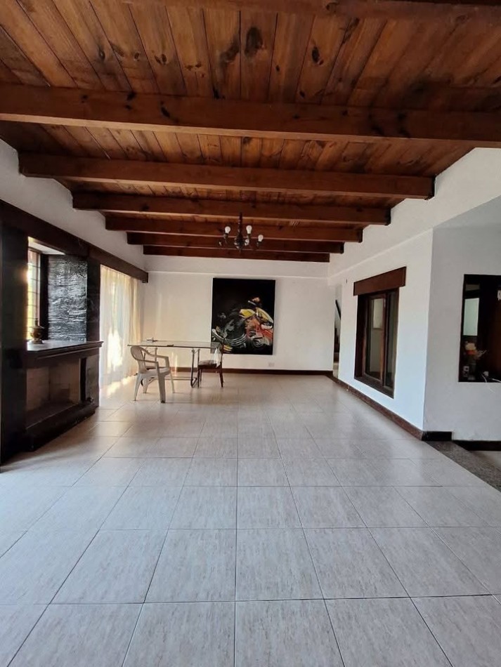 EN VENTA HERMOSA CASA EN B° OBISPO PIEDRABUENA. SMT. TUCUMAN