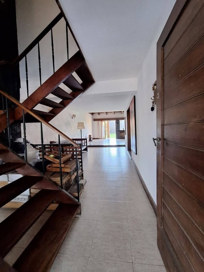 EN VENTA HERMOSA CASA EN B° OBISPO PIEDRABUENA. SMT. TUCUMAN