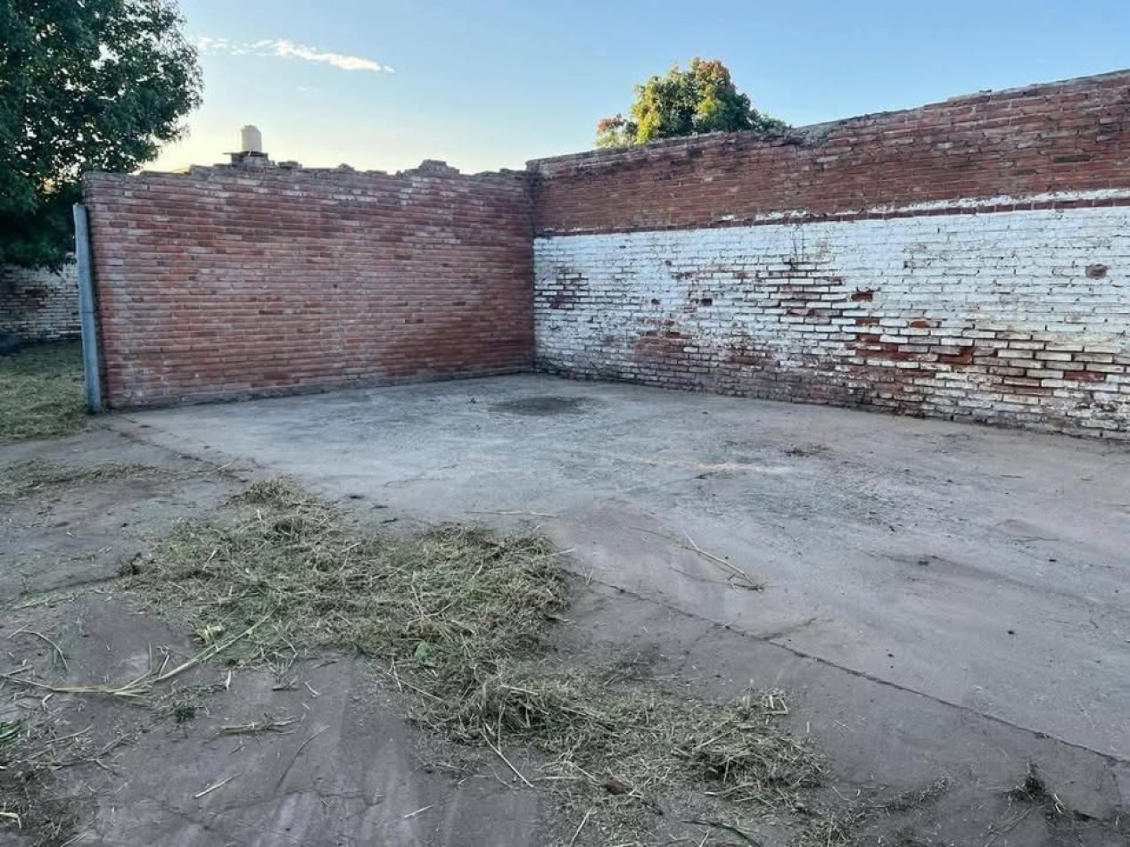 EXC. OPORTUNIDAD INVERSION - 2 LOTES 10X30 MAS CASA EN AV. VIAMONTE 1250