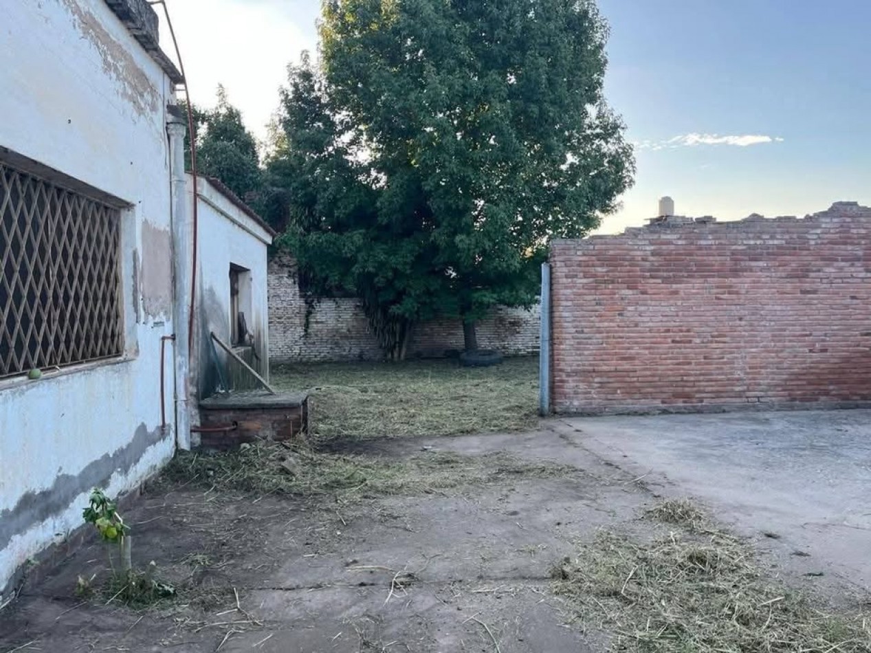 EXC. OPORTUNIDAD INVERSION - 2 LOTES 10X30 MAS CASA EN AV. VIAMONTE 1250