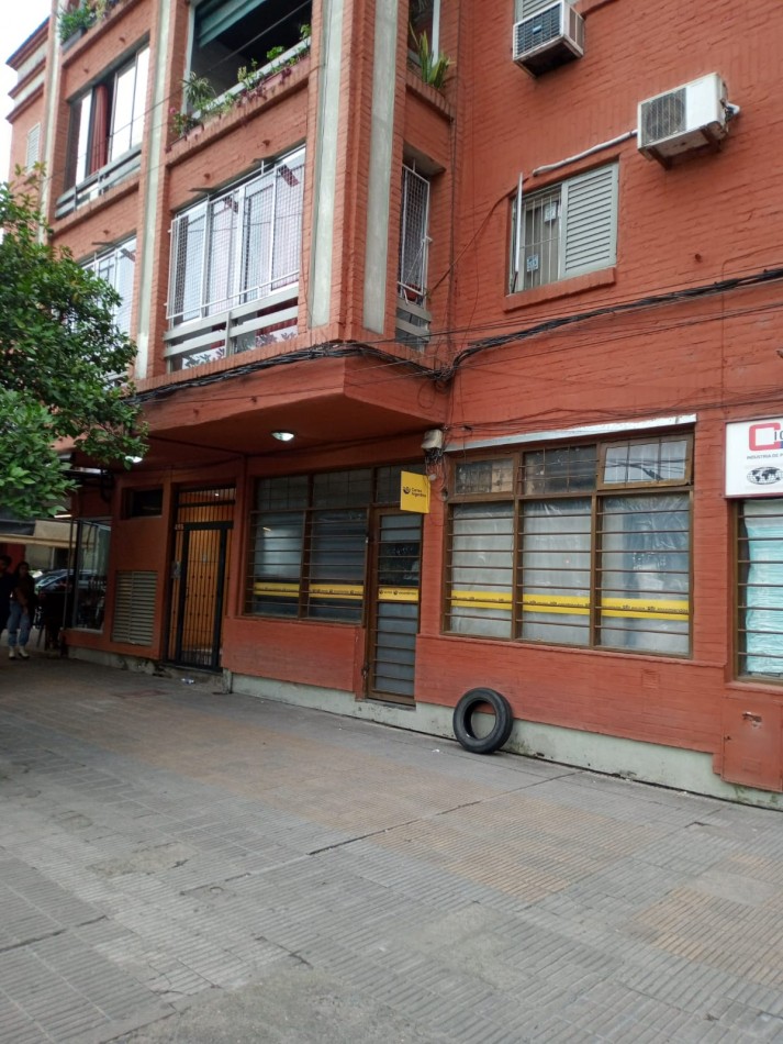 Departamento 2 dormitorios /  AV. ROCA 495