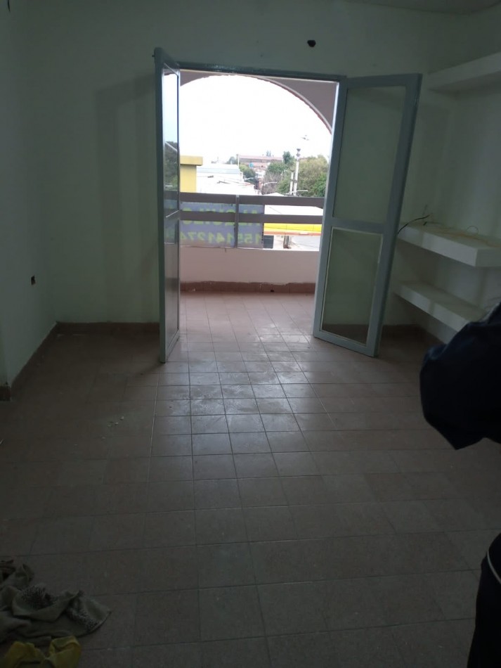 Departamento 2 dormitorios /  AV. ROCA 495