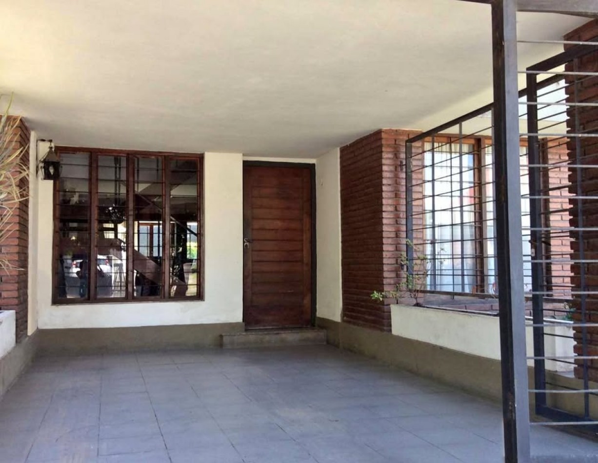 EN VENTA HERMOSA CASA EN B° OBISPO PIEDRABUENA. SMT. TUCUMAN