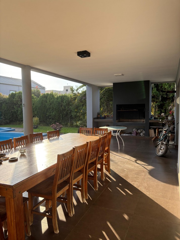 VENTA! HERMOSA CASA EN BARRIO CERRADO LAS ROSAS 2 / YERBA BUENA