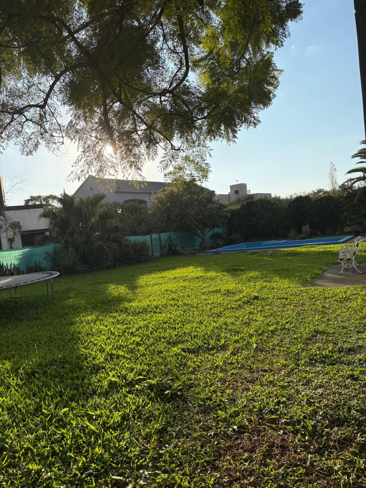 VENTA! HERMOSA CASA EN BARRIO CERRADO LAS ROSAS 2 / YERBA BUENA