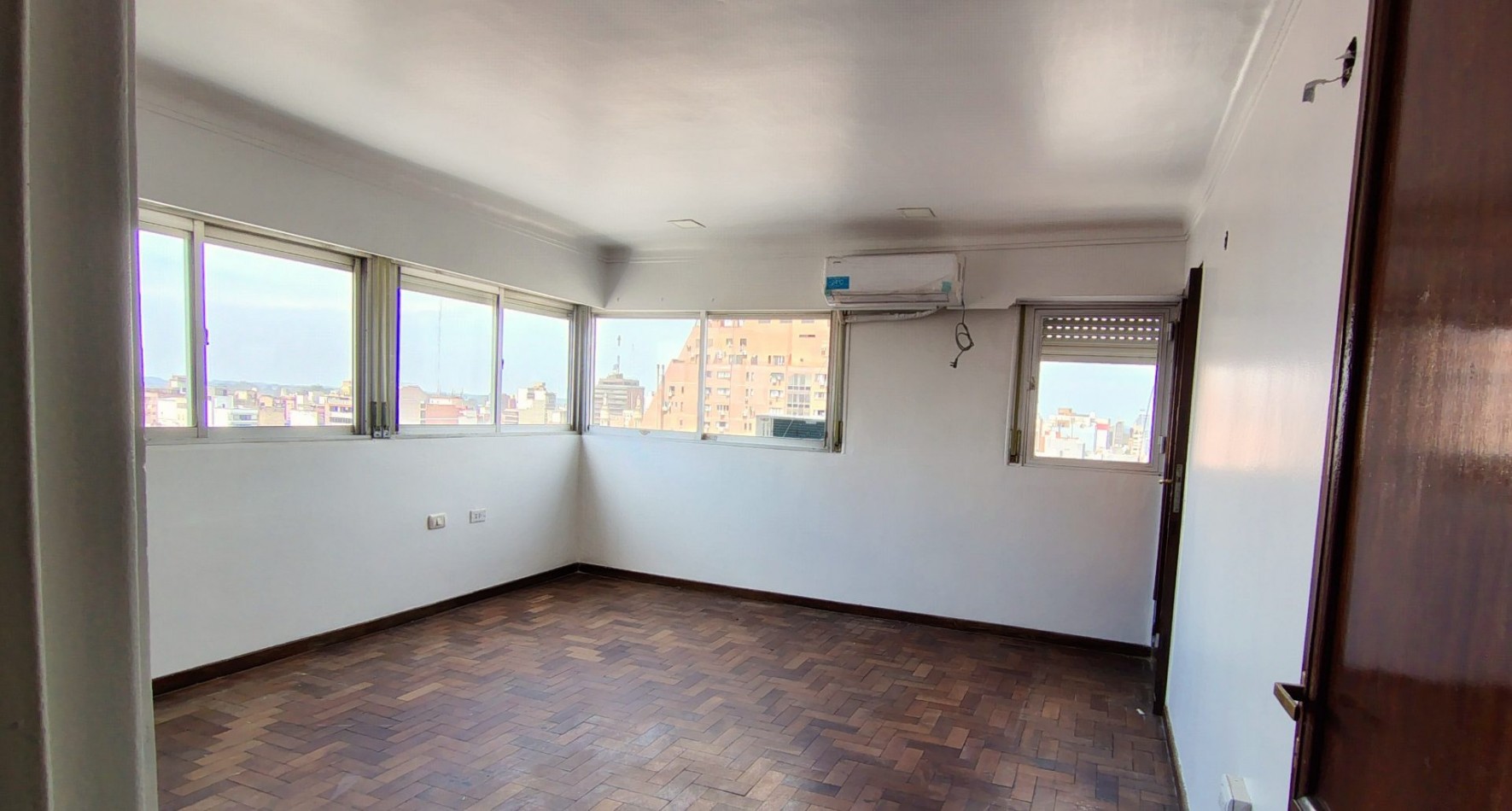 DEPARTAMENTO 4 DORMITORIOS, Sobre calle 24 de Septiembre 675, en edificio TORRE AVENIDA