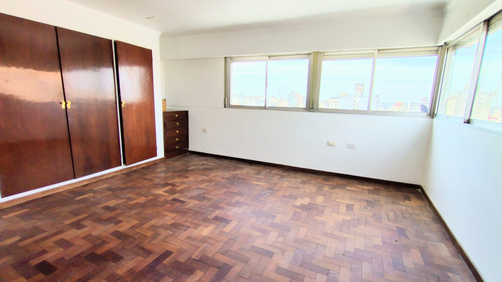 DEPARTAMENTO 4 DORMITORIOS, Sobre calle 24 de Septiembre 675, en edificio TORRE AVENIDA