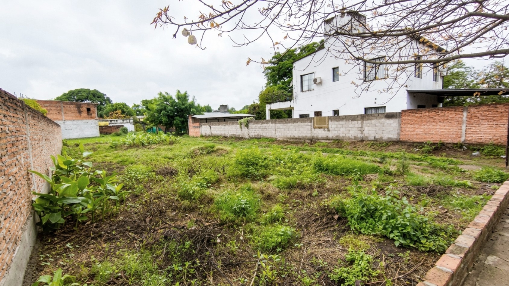 TERRENO 10X30M Calle La Paz 1765 - Yerba Buena