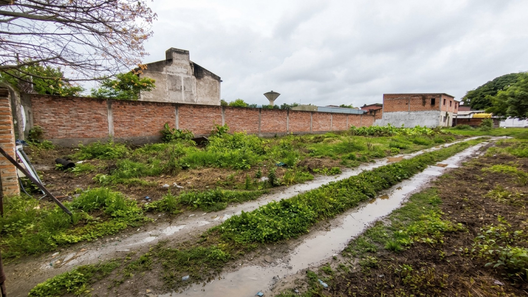TERRENO 10X30M Calle La Paz 1765 - Yerba Buena