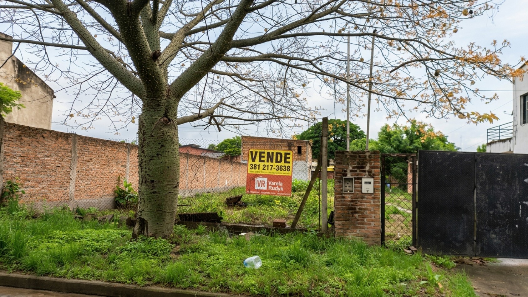 TERRENO 10X30M Calle La Paz 1765 - Yerba Buena