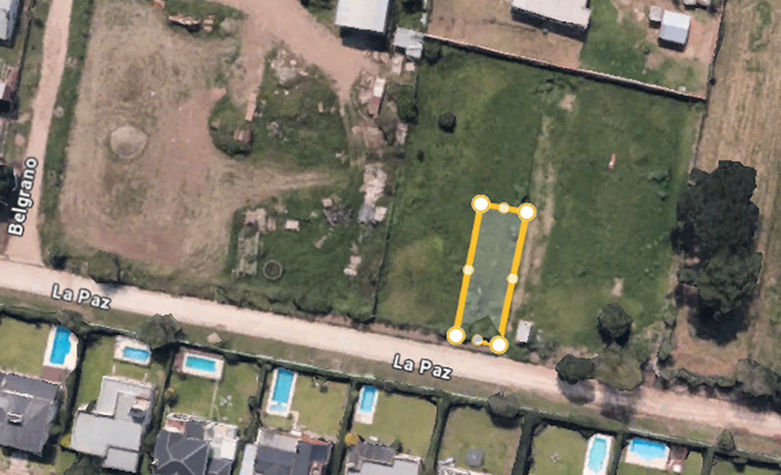 TERRENO 10X30M Calle La Paz 1765 - Yerba Buena