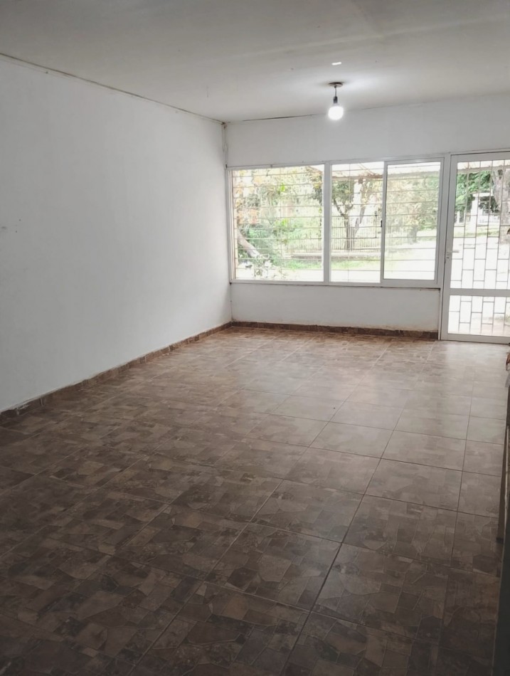 Casa 3 Dormitorios - Av. Juan Domingo Peron 2900