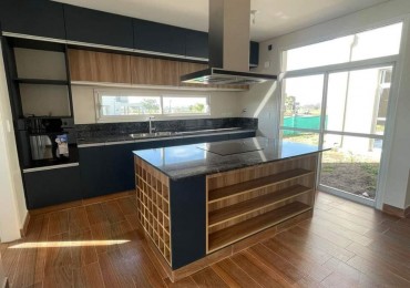 CASA A ESTRENAR - B° LAS LIMAS - Y.B.