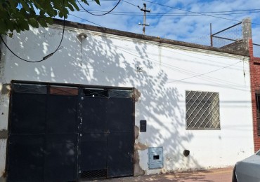 CASA EN CALLE ALSINA 900 a mts BARRIO SUR