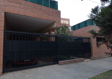 CASA EN EXC. ESTADO SOBRE AV. ROCA 1100 - OPORTUNIDAD!